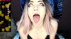 Amateur Webcam Teen Masturbates And Teases