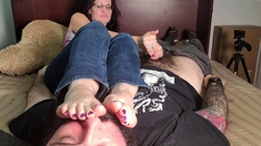 Amateur Foot Fetish Girlfriend Sucks and gives a Footjob