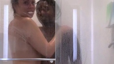 Amateur milf with big ass makes herself cum