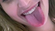 Young amateur teen in solo masturbation getting kinky