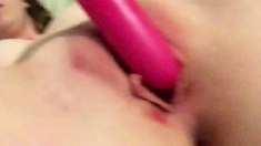 Den store danske babe leger med dildo i 10 minutter