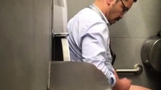 Str8 Spy Daddy In Public Toilet